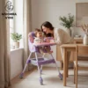 1775940396935687807 كرسي طعام NIVORRA – مستويين ارتفاع + قابل للطي + صينية مزدوجة + وعجلات بفرامل – V100